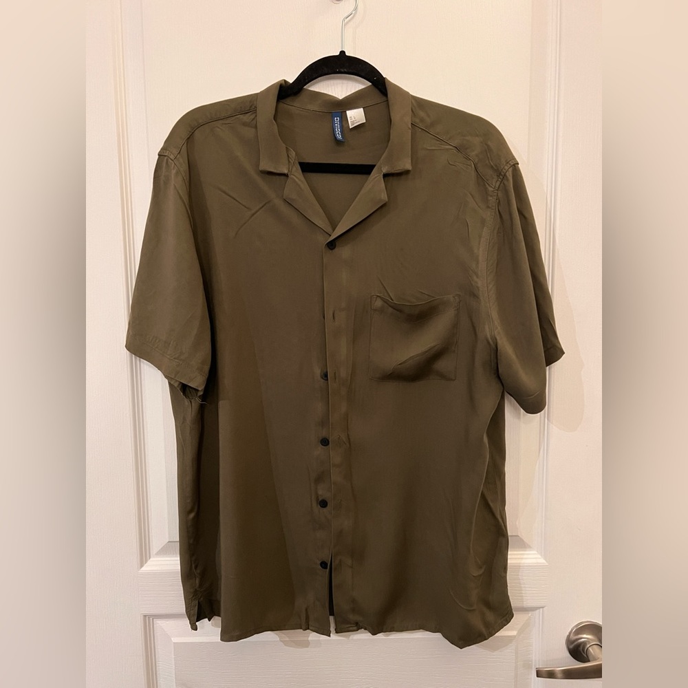 H&M Army Green short sleeve button down shirt